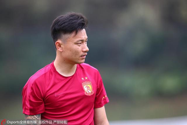 第50分钟，皇家社会后场传球失误，图拉姆得到机会直接攻门，这球高出横梁。